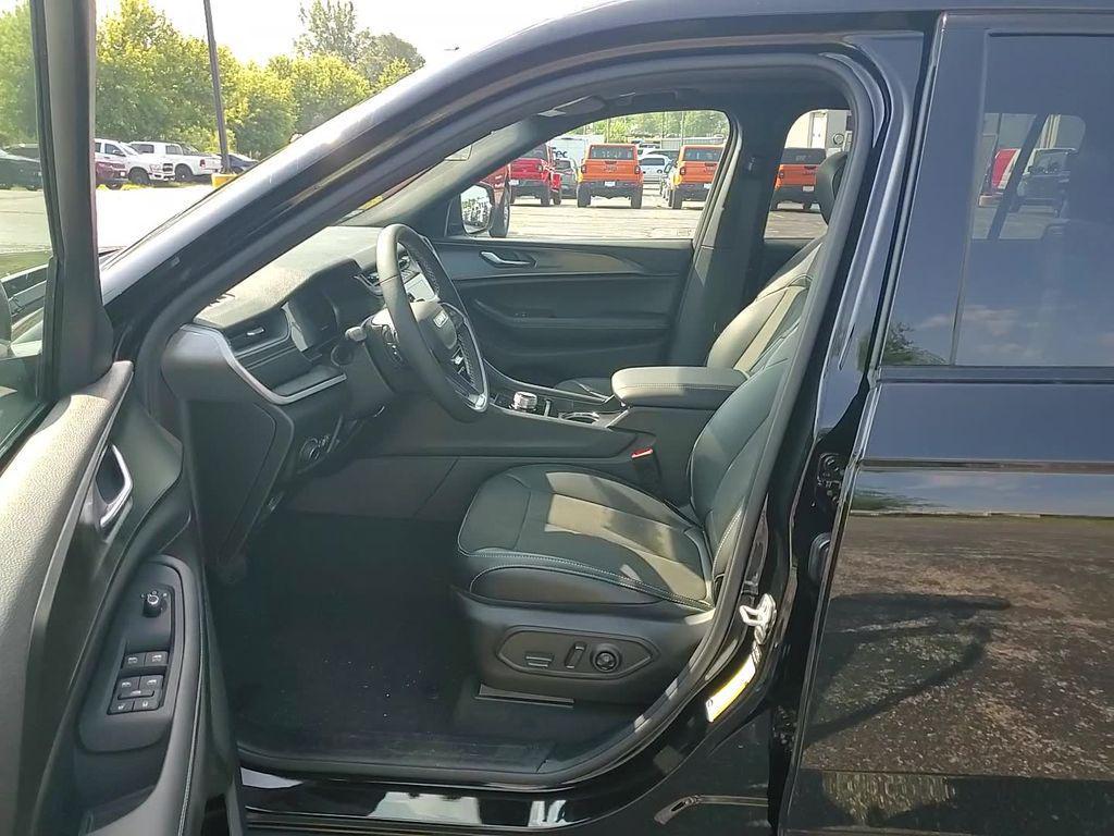 new 2025 Jeep Grand Cherokee L car, priced at $43,220