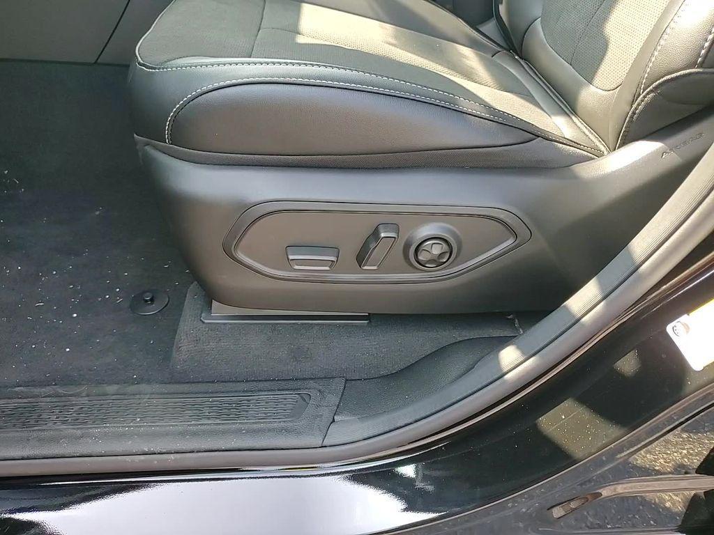 new 2025 Jeep Grand Cherokee L car, priced at $43,220