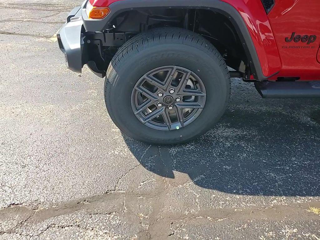 new 2025 Jeep Gladiator car, priced at $53,850