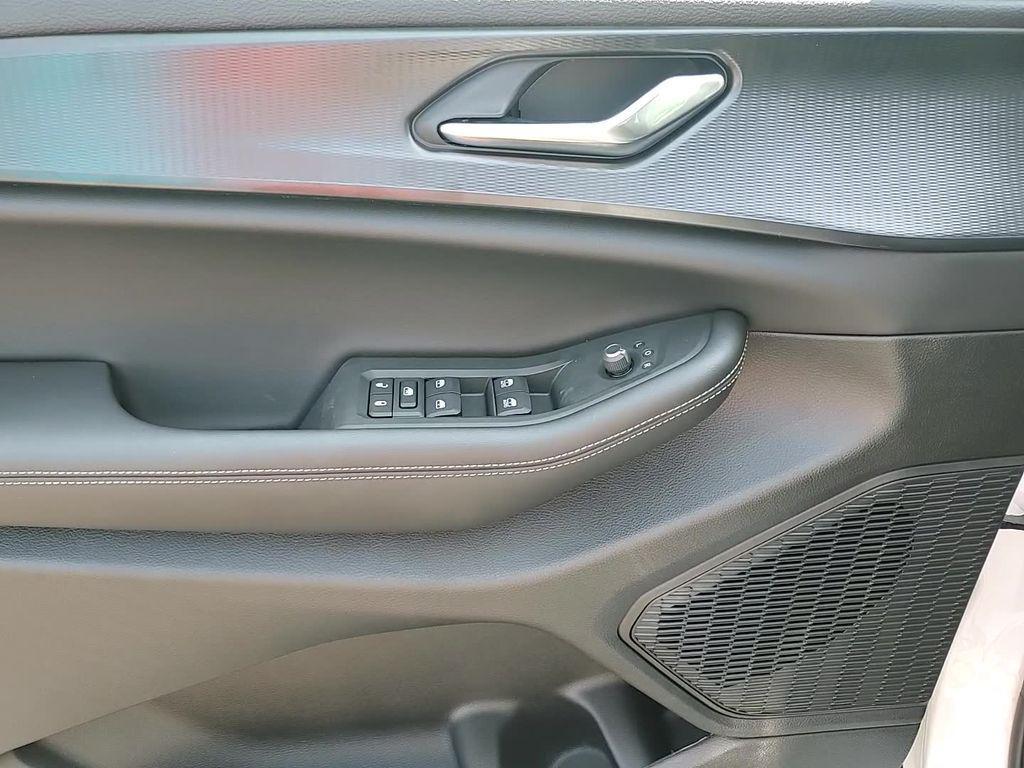 new 2025 Jeep Grand Cherokee L car, priced at $38,293