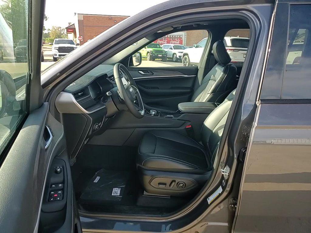 new 2025 Jeep Grand Cherokee L car, priced at $46,852