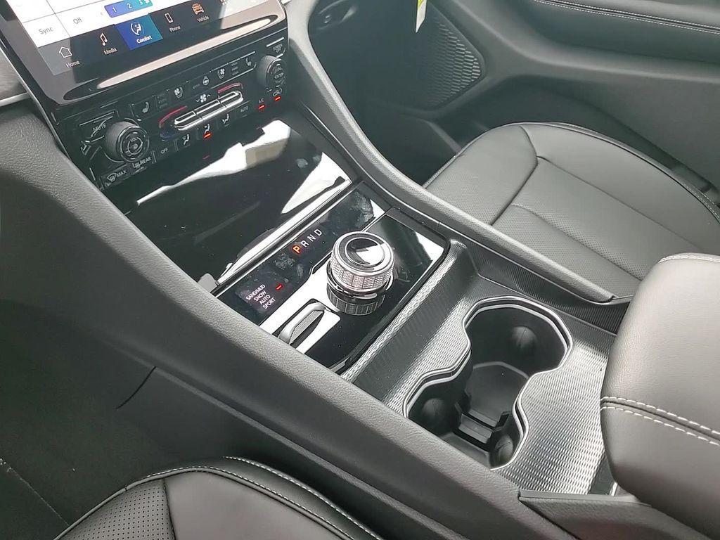 new 2025 Jeep Grand Cherokee car, priced at $45,392
