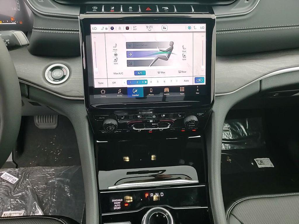 new 2025 Jeep Grand Cherokee car, priced at $45,392
