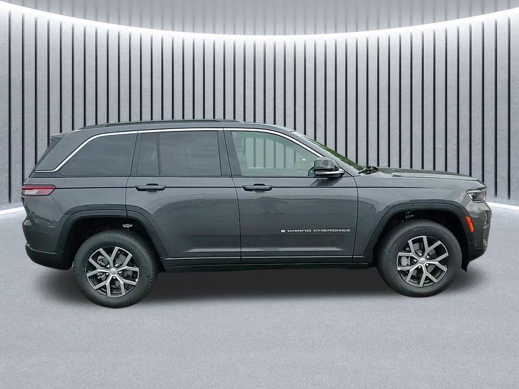 new 2025 Jeep Grand Cherokee car, priced at $45,392
