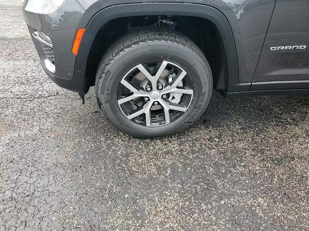 new 2025 Jeep Grand Cherokee car, priced at $45,392