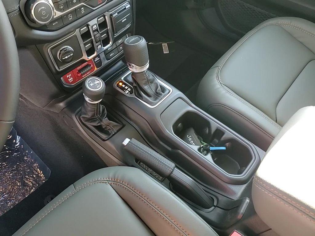 new 2025 Jeep Gladiator car