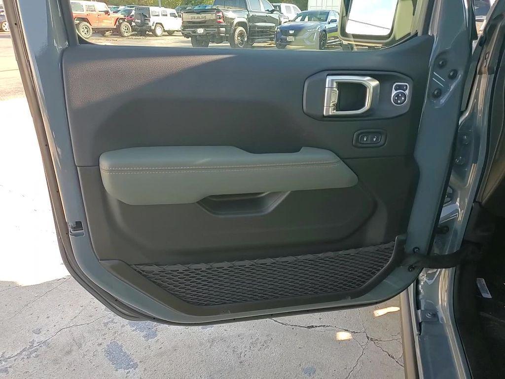 new 2025 Jeep Gladiator car