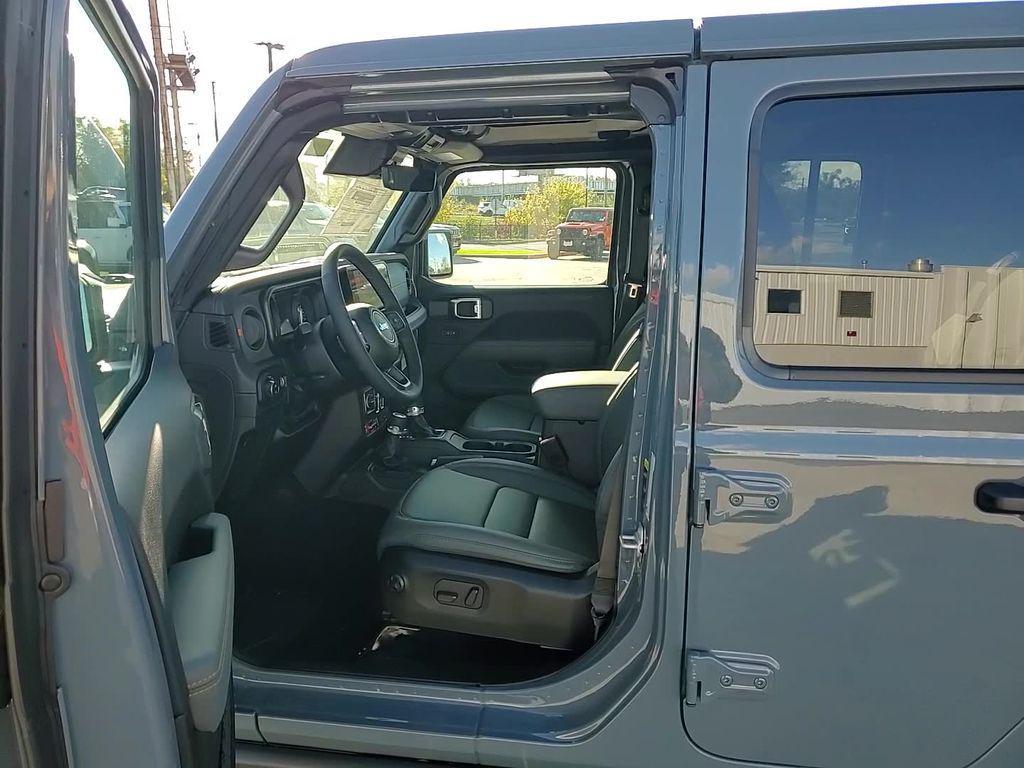 new 2025 Jeep Gladiator car