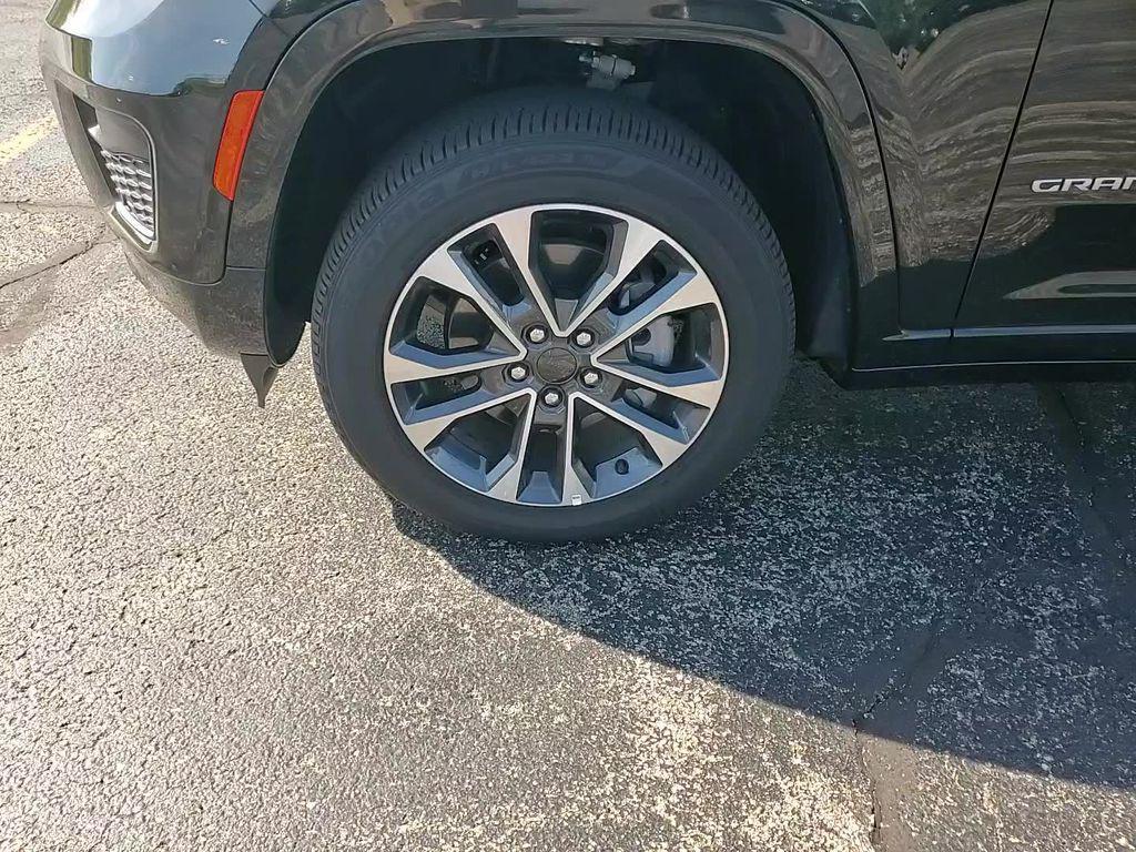 new 2025 Jeep Grand Cherokee L car, priced at $58,423