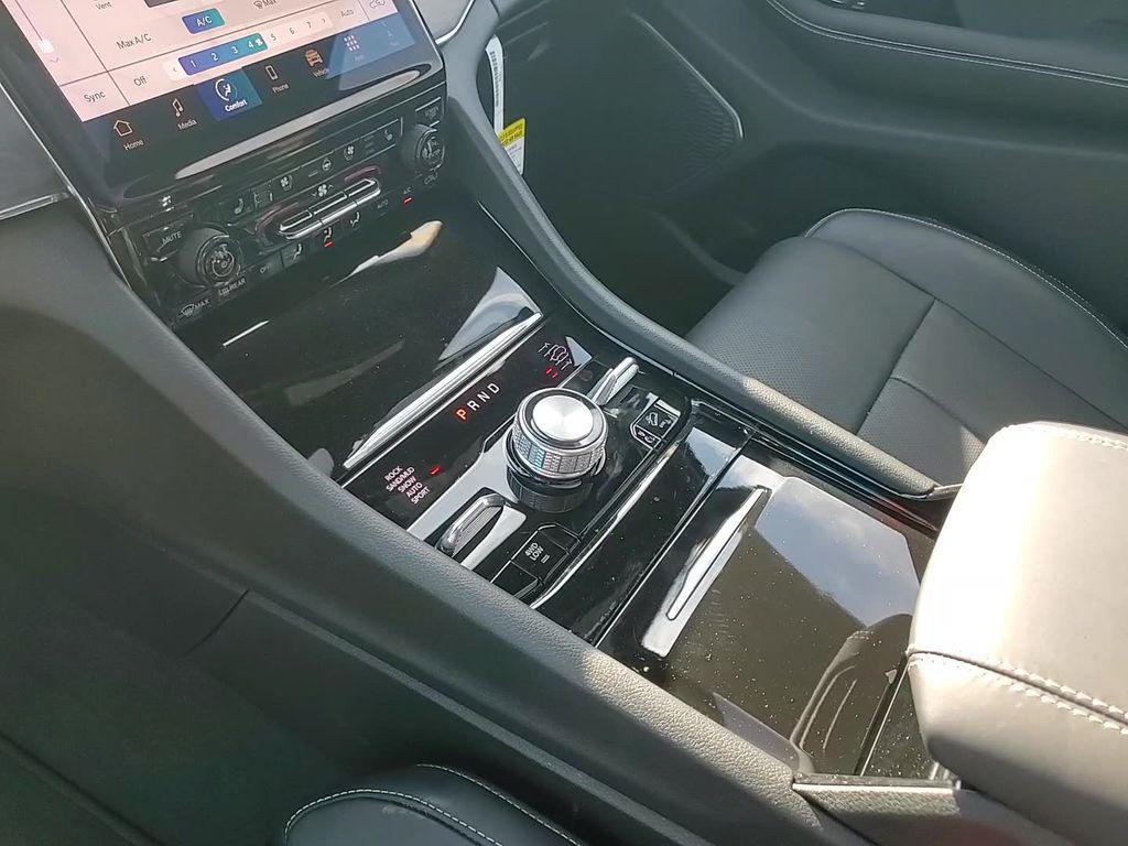new 2025 Jeep Grand Cherokee L car, priced at $58,423