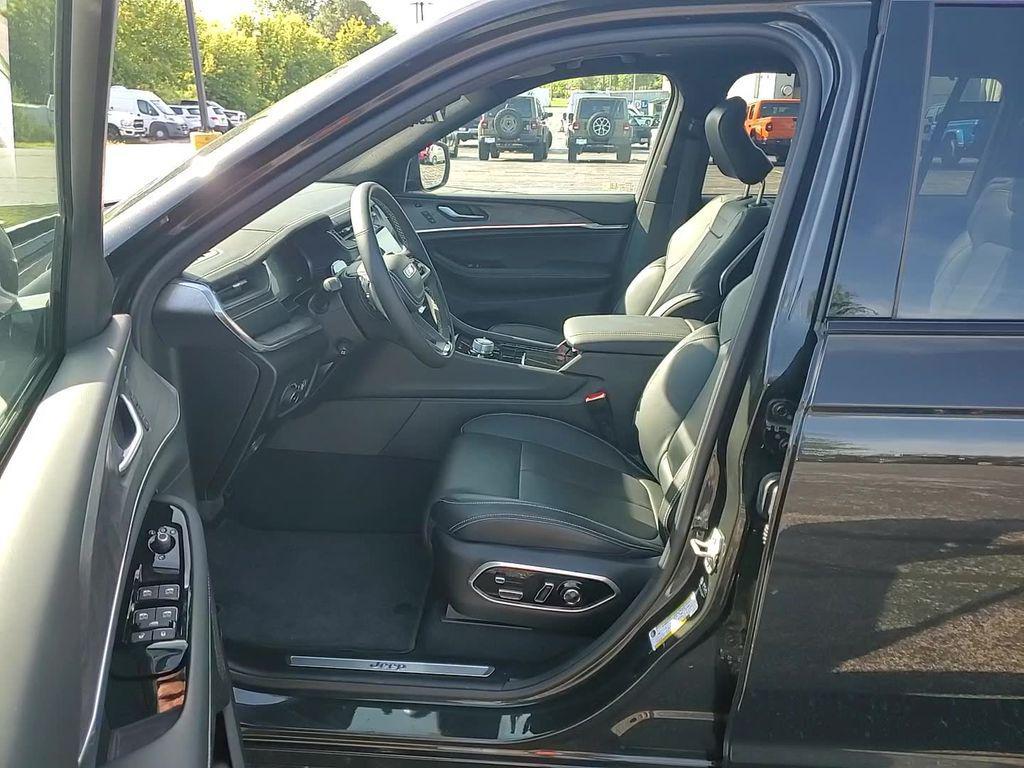 new 2025 Jeep Grand Cherokee L car, priced at $58,423