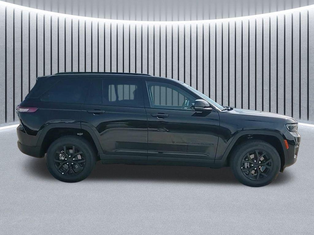 new 2025 Jeep Grand Cherokee car, priced at $39,807
