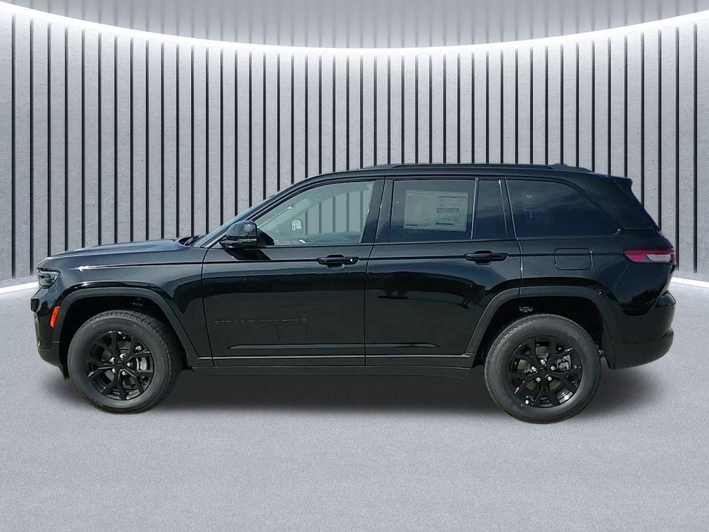 new 2025 Jeep Grand Cherokee car, priced at $39,807