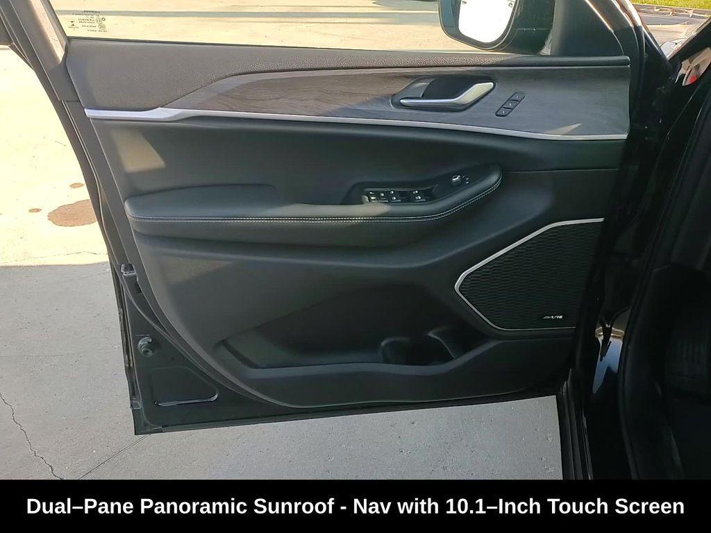 used 2022 Jeep Grand Cherokee car, priced at $29,995