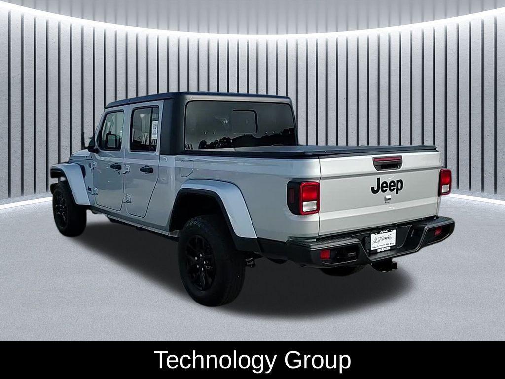 used 2022 Jeep Gladiator car, priced at $30,403
