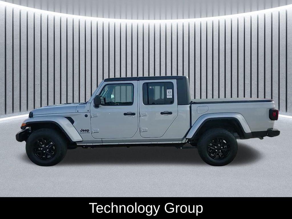 used 2022 Jeep Gladiator car, priced at $30,403