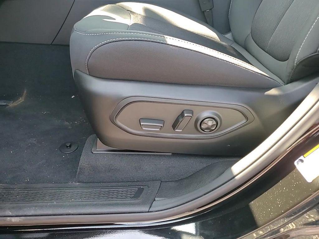 new 2025 Jeep Grand Cherokee L car, priced at $38,828