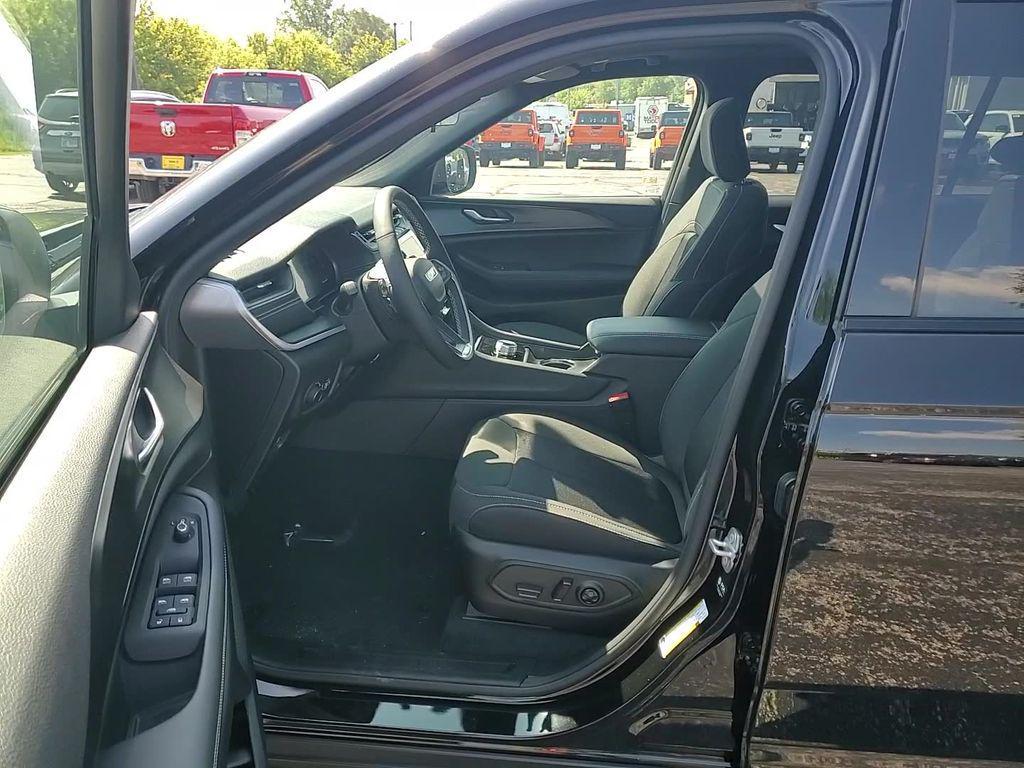 new 2025 Jeep Grand Cherokee L car, priced at $38,828