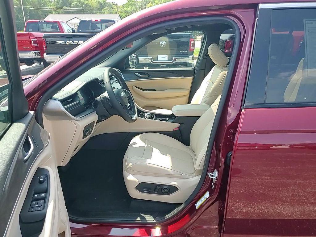 new 2025 Jeep Grand Cherokee L car, priced at $47,032