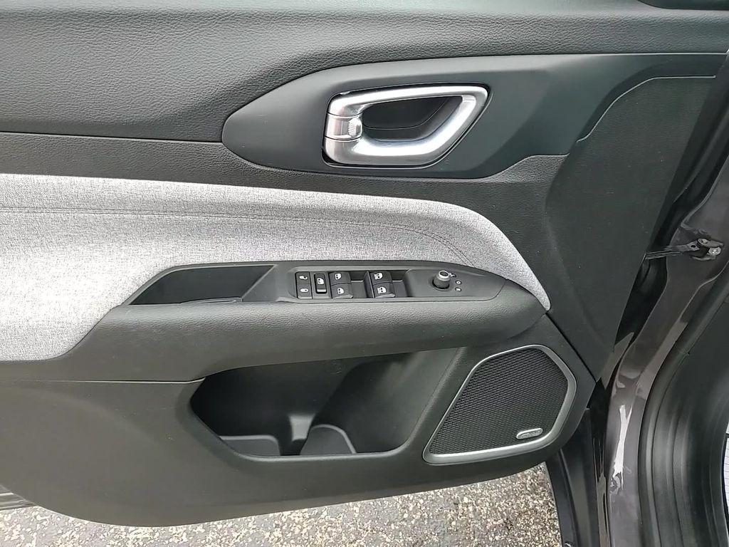 new 2024 Jeep Compass car, priced at $27,504