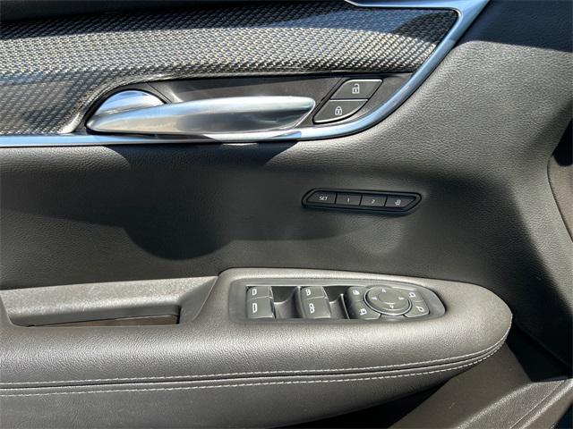 used 2022 Cadillac XT5 car, priced at $38,995