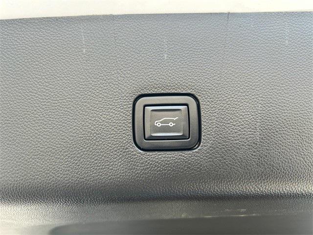 used 2023 Chevrolet Traverse car, priced at $34,988