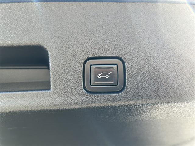 used 2024 Chevrolet Traverse car, priced at $53,995