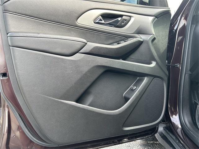 used 2023 Chevrolet Traverse car, priced at $33,995