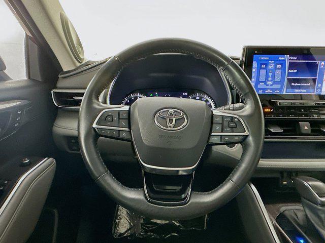 used 2021 Toyota Highlander car, priced at $36,500