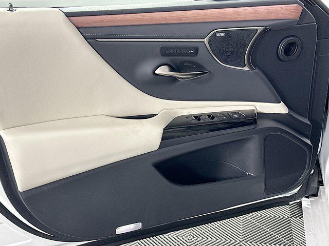 new 2025 Lexus ES 300h car, priced at $55,905