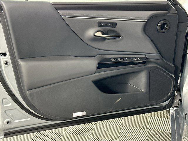 new 2025 Lexus ES 300h car, priced at $51,310