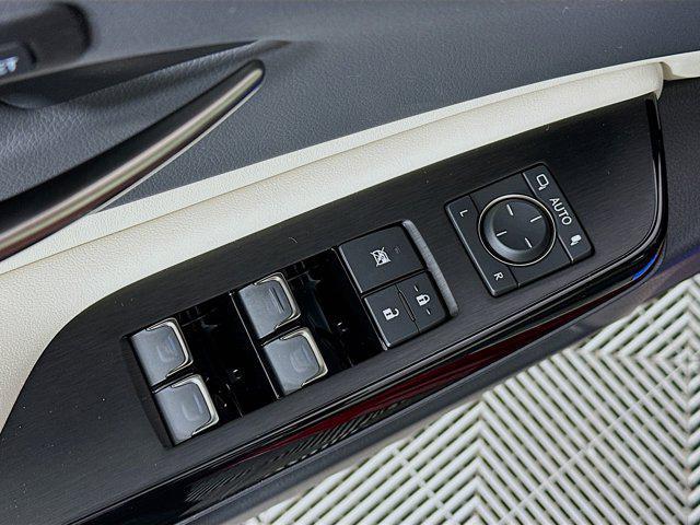 new 2025 Lexus ES 300h car, priced at $50,810