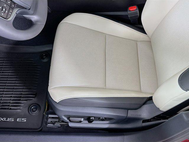 new 2025 Lexus ES 300h car, priced at $50,810