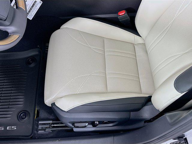 new 2025 Lexus ES 300h car, priced at $56,945