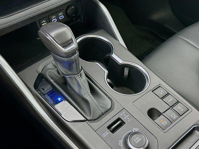 used 2024 Toyota Highlander car, priced at $40,054