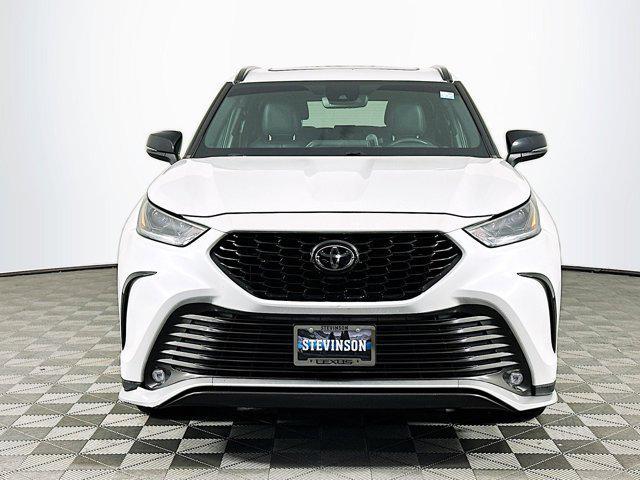 used 2024 Toyota Highlander car, priced at $40,054