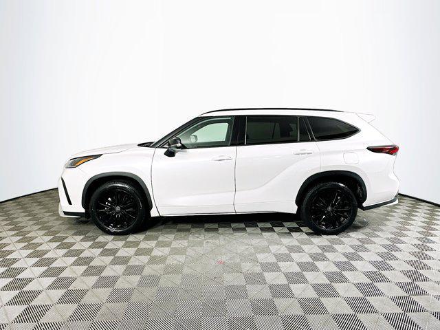 used 2024 Toyota Highlander car, priced at $40,054