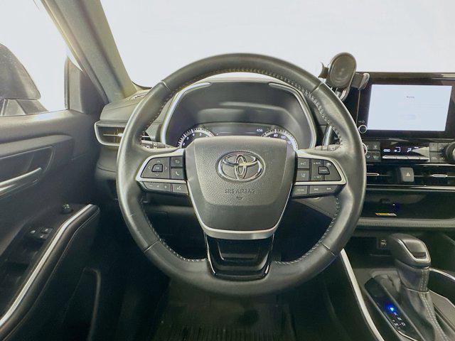 used 2024 Toyota Highlander car, priced at $40,054
