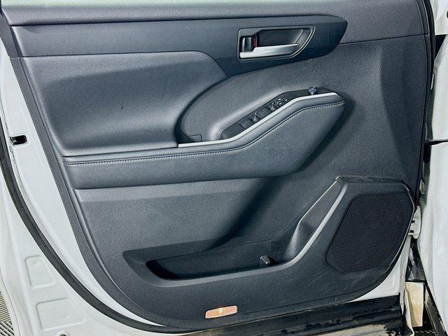 used 2024 Toyota Highlander car, priced at $40,054