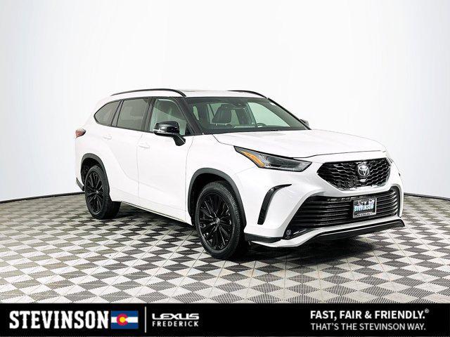 used 2024 Toyota Highlander car, priced at $40,054