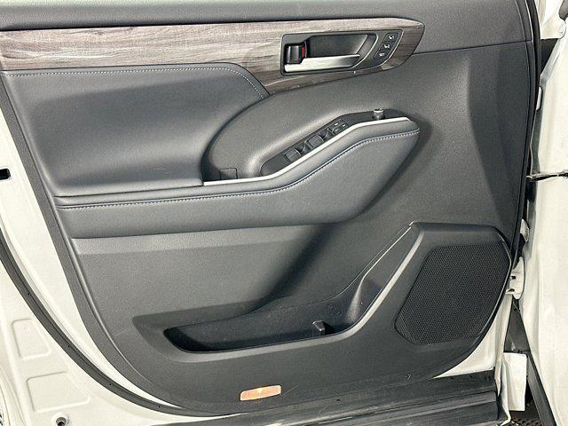 used 2022 Toyota Highlander Hybrid car, priced at $42,201