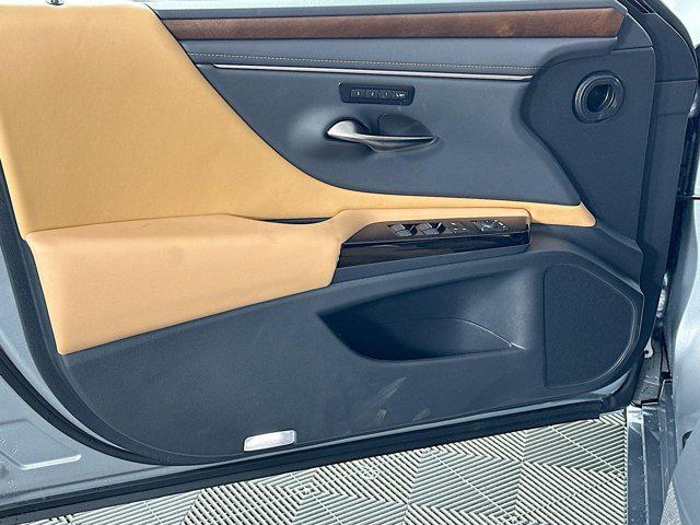 new 2025 Lexus ES 300h car, priced at $49,680