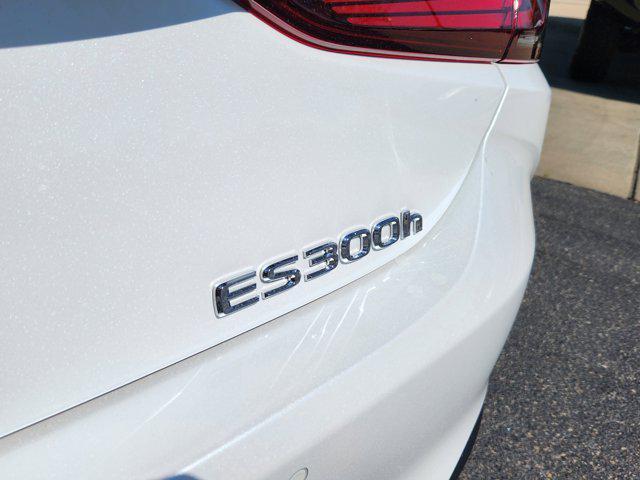 new 2025 Lexus ES 300h car, priced at $50,744