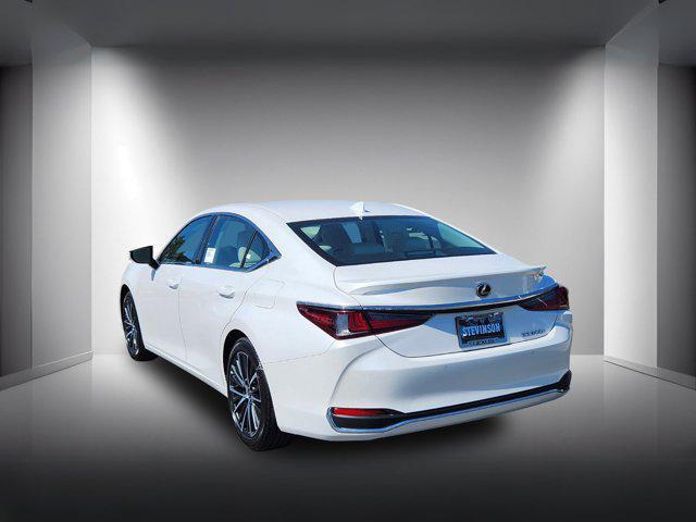 new 2025 Lexus ES 300h car, priced at $50,744