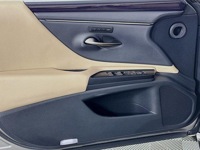 used 2020 Lexus ES 300h car, priced at $29,000