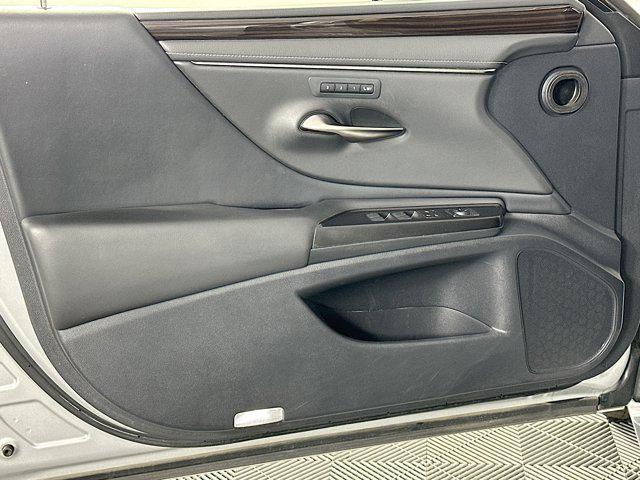 used 2019 Lexus ES 300h car, priced at $19,201