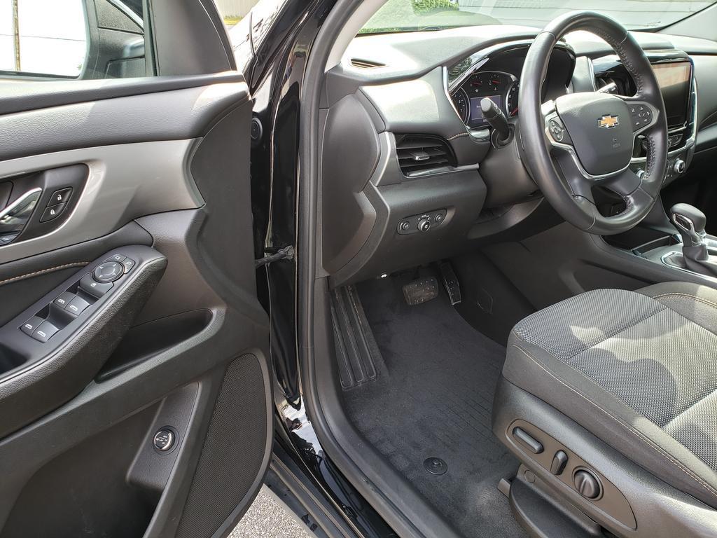 used 2021 Chevrolet Traverse car, priced at $24,092