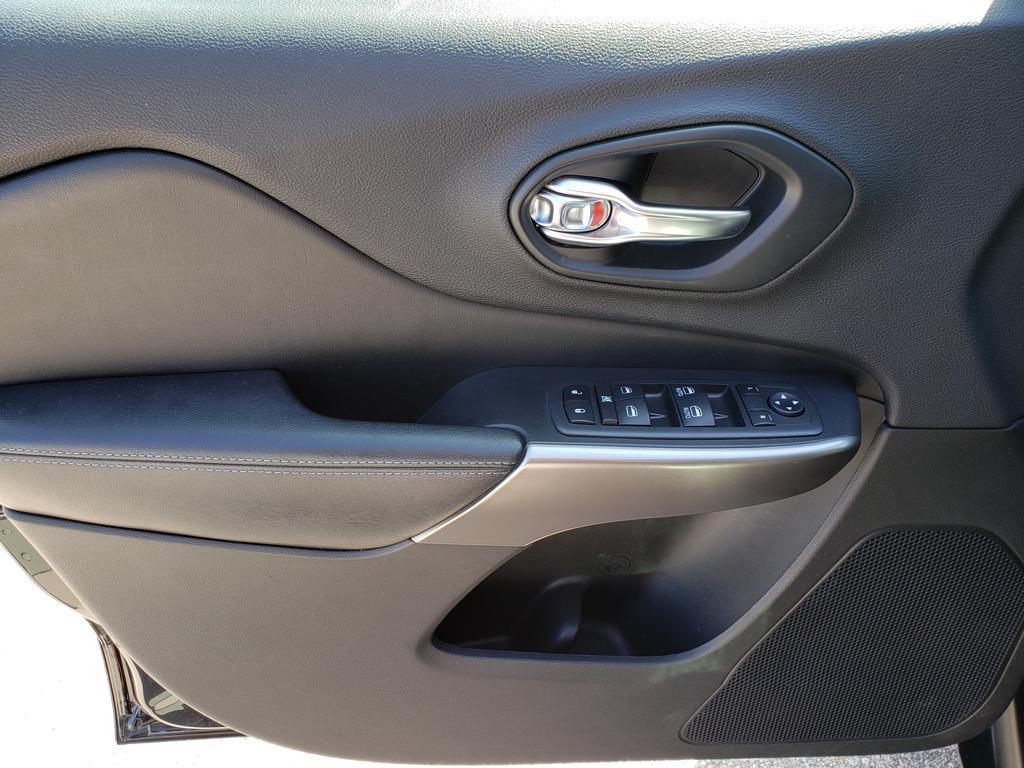 used 2019 Jeep Cherokee car, priced at $15,193