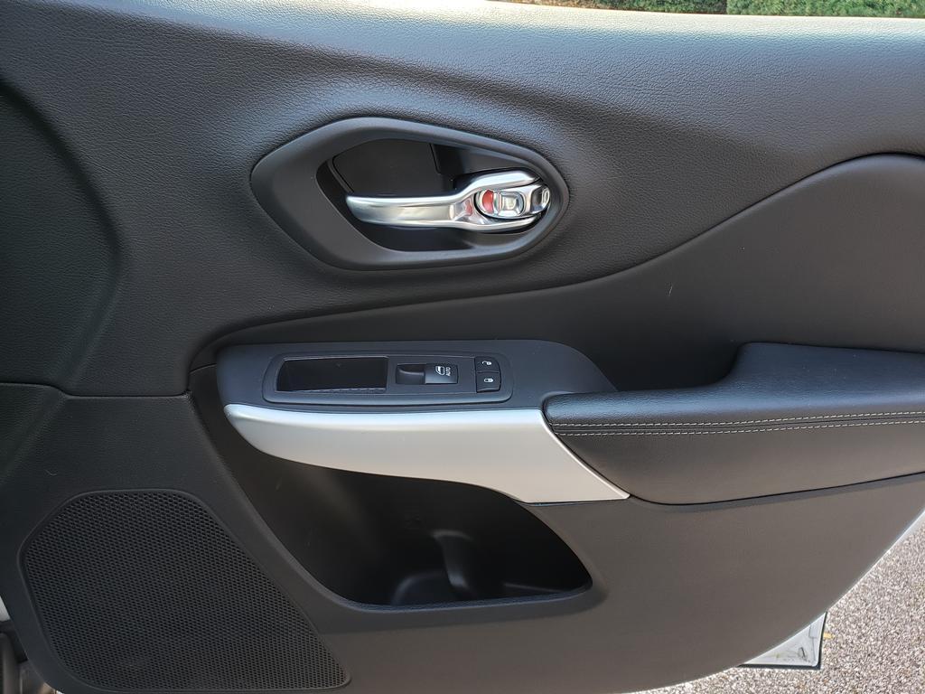 used 2018 Jeep Cherokee car, priced at $12,295