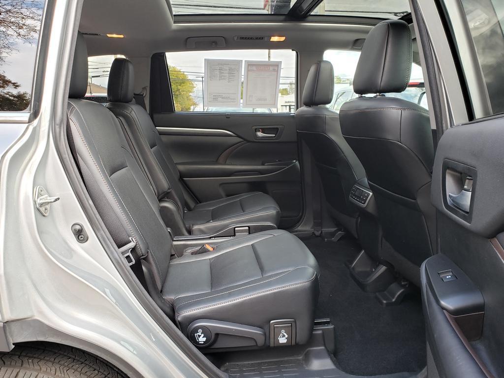 used 2018 Toyota Highlander car, priced at $22,495